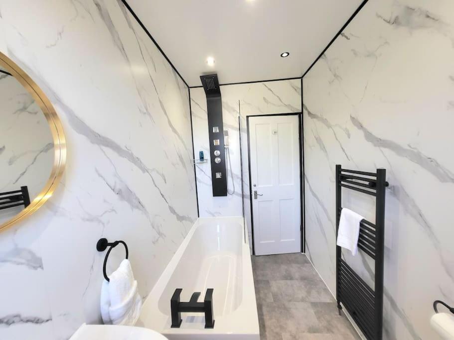 4 Bedrooms By Sensational Short Lets & Serviced Appartamento