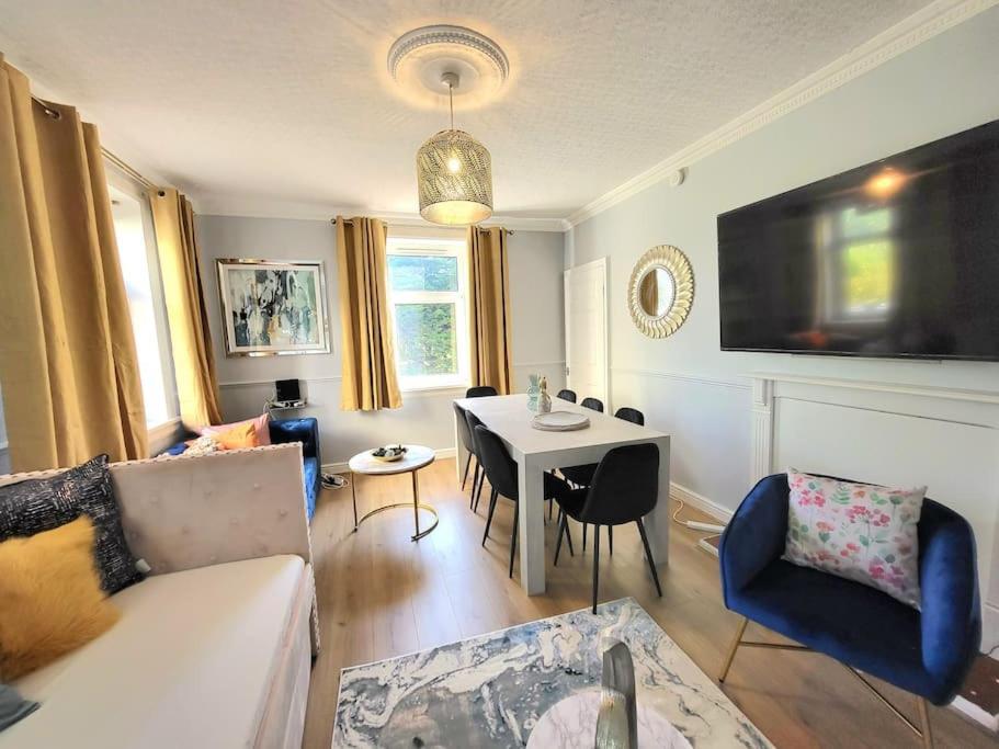 4 Bedrooms By Sensational Short Lets & Serviced Appartamento *